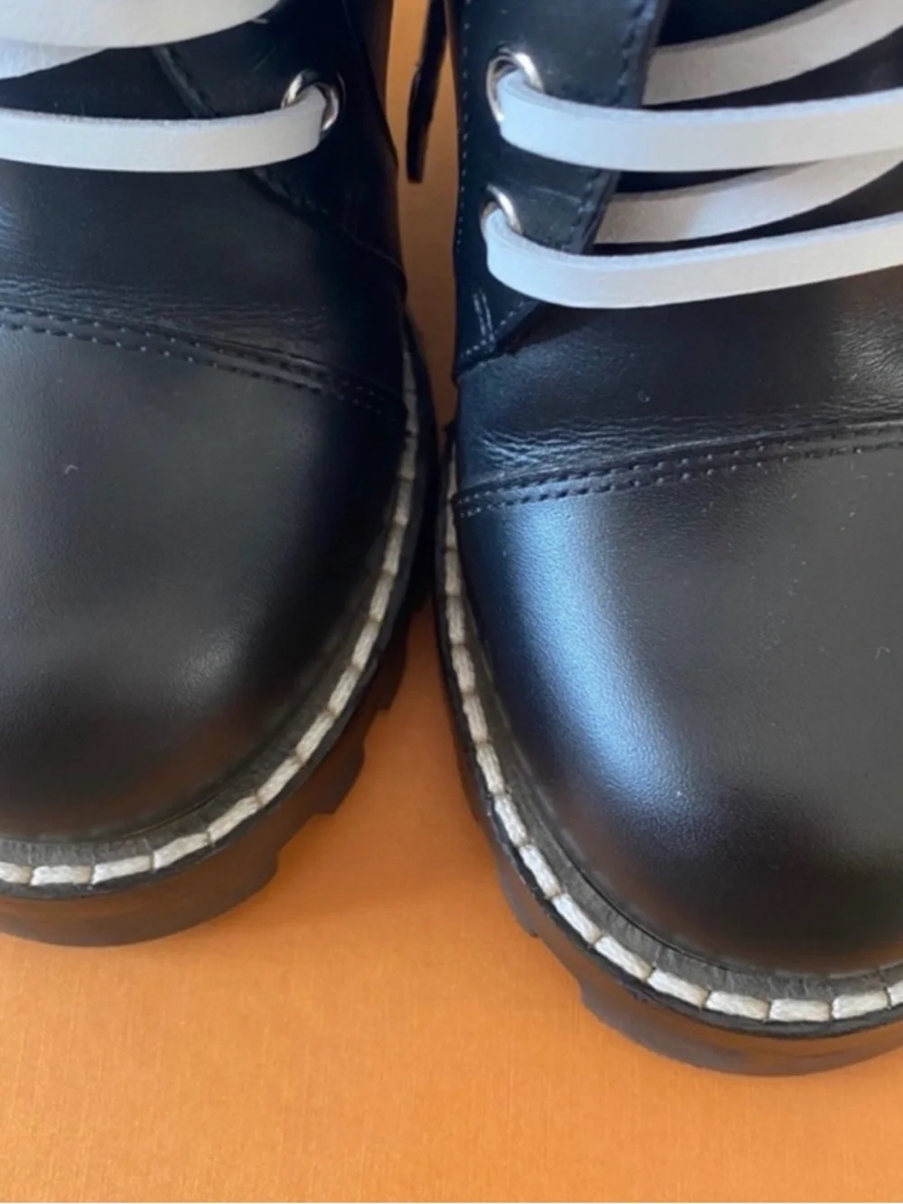 LOUIS VUITTON LEATHER STAR TRAIL ANKLE BOOTS (Will consider offers!) - Picture 10 of 13